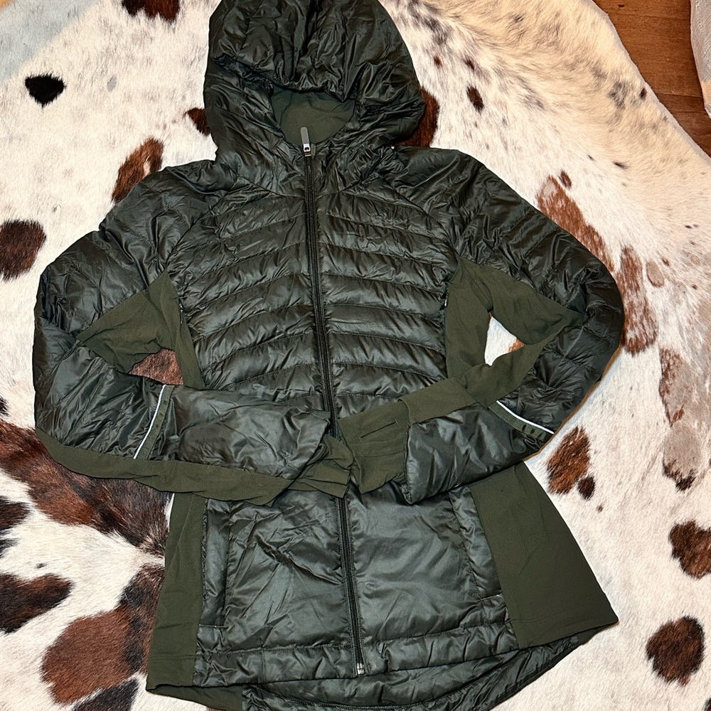 Lululemon Down For A Run Jacket II in 
Gator Green - Picture 3 of 6